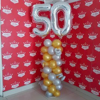 יום הולדת 50 זה אירוע מרגש סטנד בלוני ספרות 50 בהליום יעצים את החוויה והריגוש של החוגג/ת,