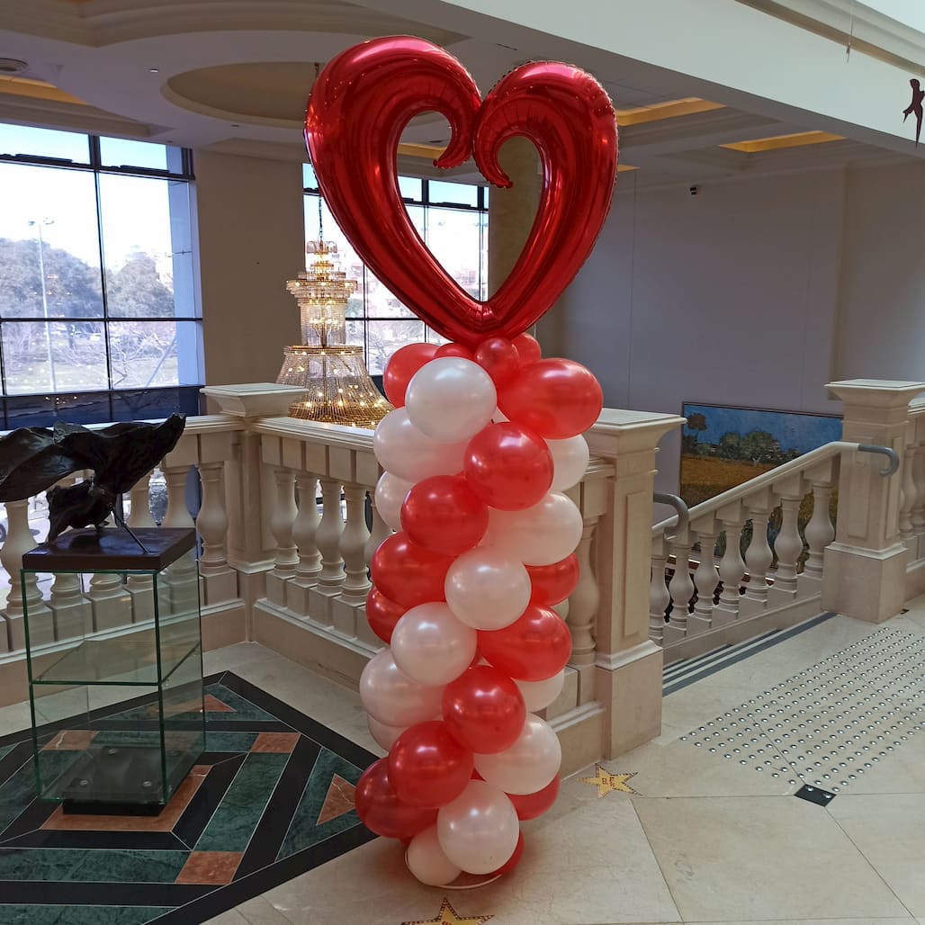 סטנד בלונים ענק ליום האהבה