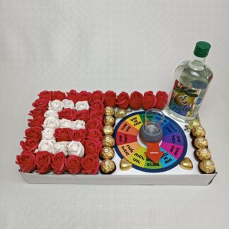 משחק שתייה בשילוב אות מפרחים ושוקולד במארז מפנק