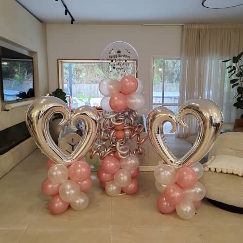 במיוחד עבור האהובים שלכם הכנו זר בלונים אישי מלא באהבה
