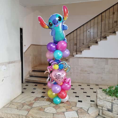 חוגגים יום הולדת בקונספט הכנו לכם בלון סטיץ ענק מעל סטנד בלונים ענק